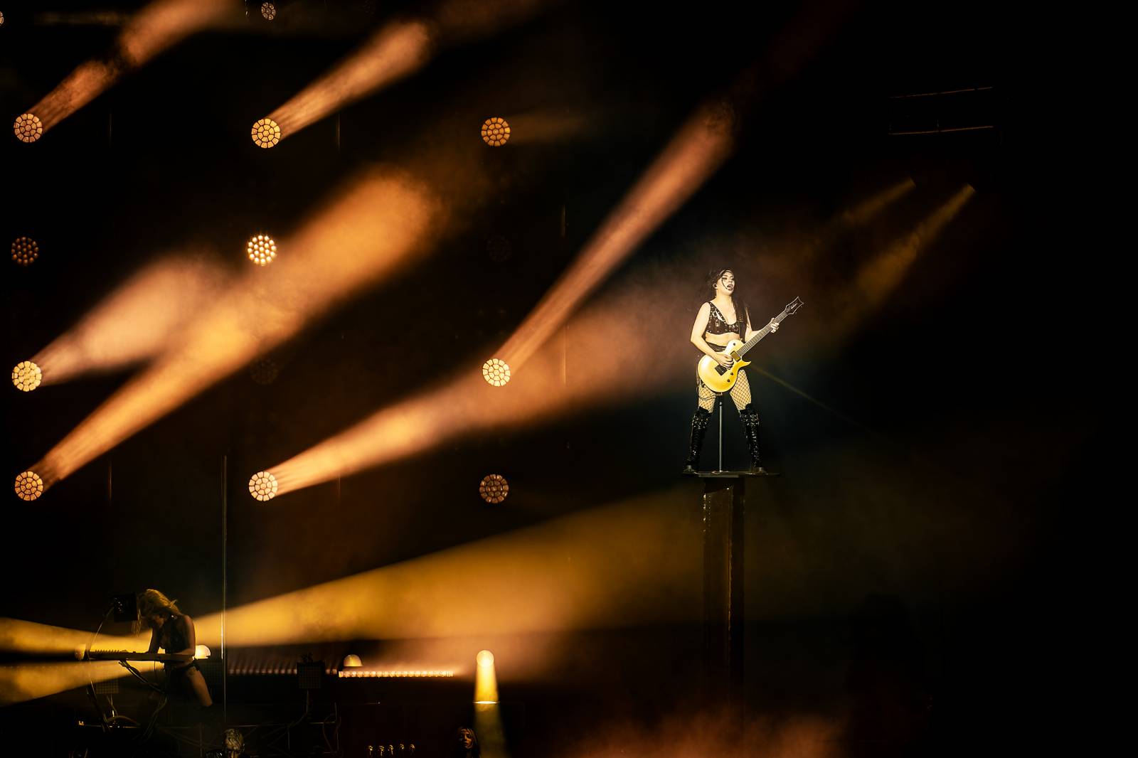 Till Lindemann v Praze opět provokoval. Fanoušky pozval do svého světa plného bizarností