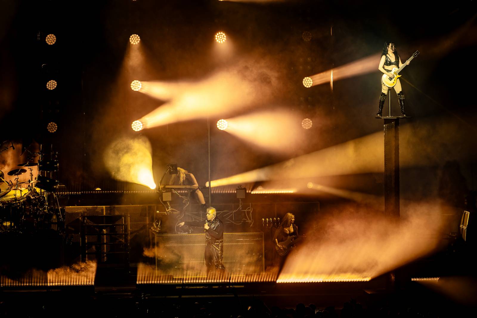 Till Lindemann v Praze opět provokoval. Fanoušky pozval do svého světa plného bizarností