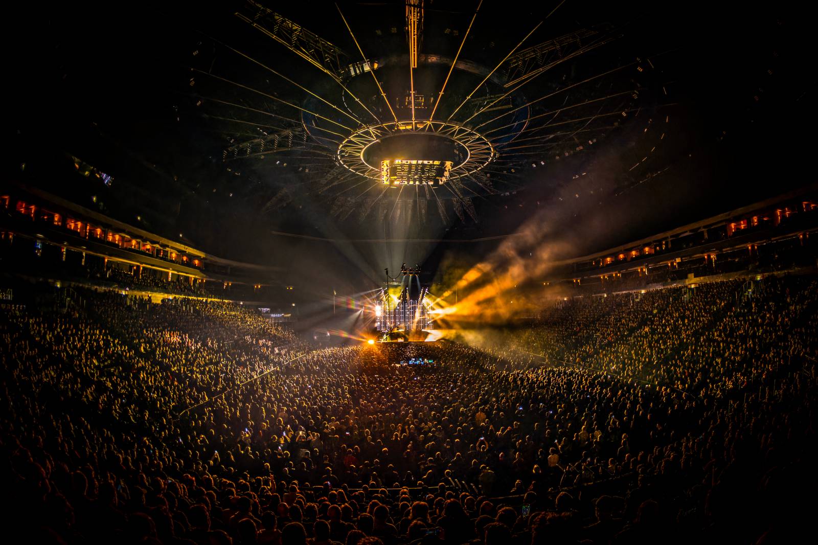 Till Lindemann v Praze opět provokoval. Fanoušky pozval do svého světa plného bizarností