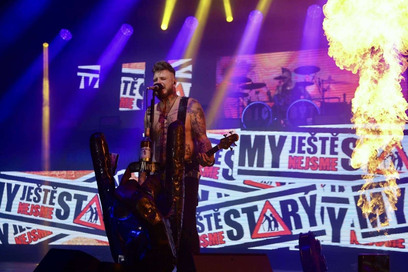 Ohnivá show i jiskry létající z kytar. Rybičky 48 zakončily letošní sezónu koncertem v Českých Budějovicích