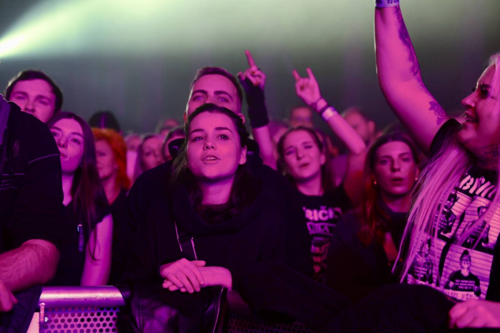 Ohnivá show i jiskry létající z kytar. Rybičky 48 zakončily letošní sezónu koncertem v Českých Budějovicích