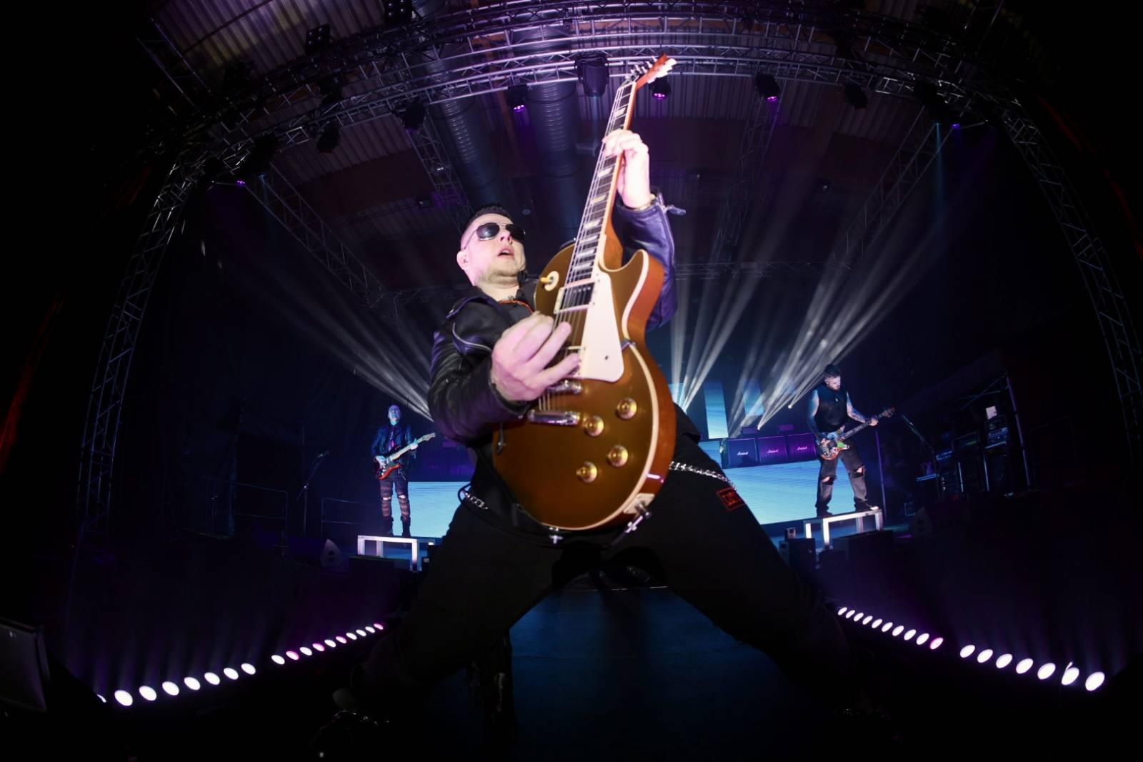 Ohnivá show i jiskry létající z kytar. Rybičky 48 zakončily letošní sezónu koncertem v Českých Budějovicích