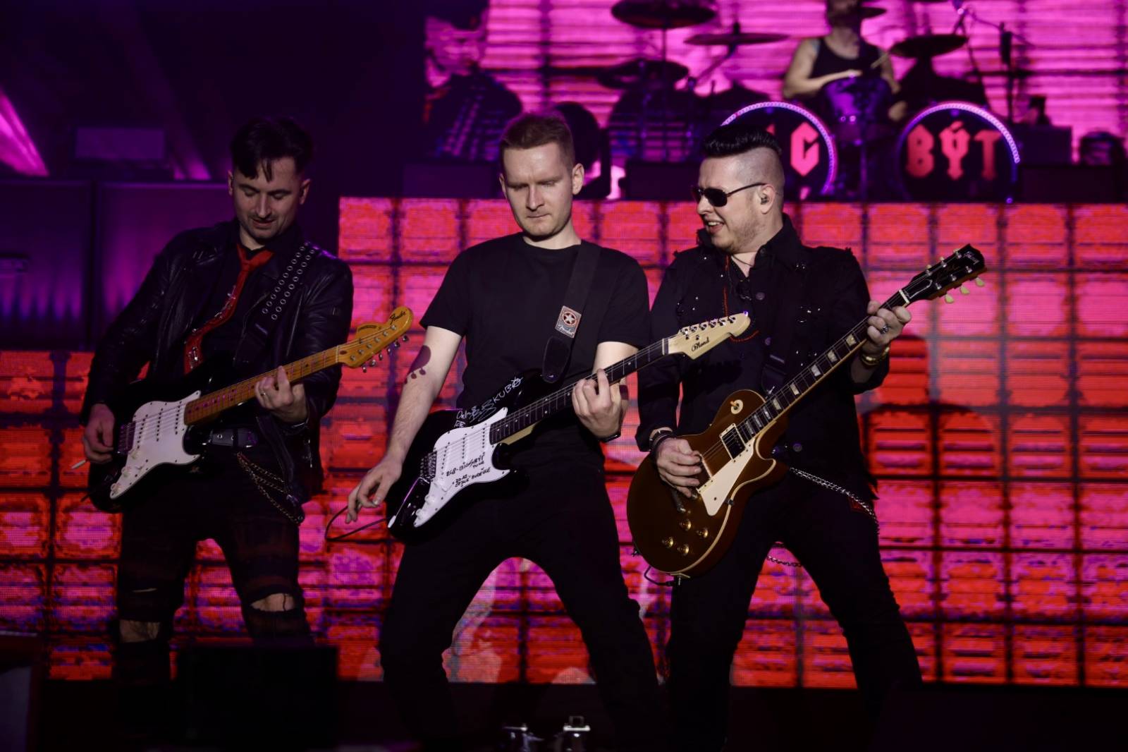 Ohnivá show i jiskry létající z kytar. Rybičky 48 zakončily letošní sezónu koncertem v Českých Budějovicích