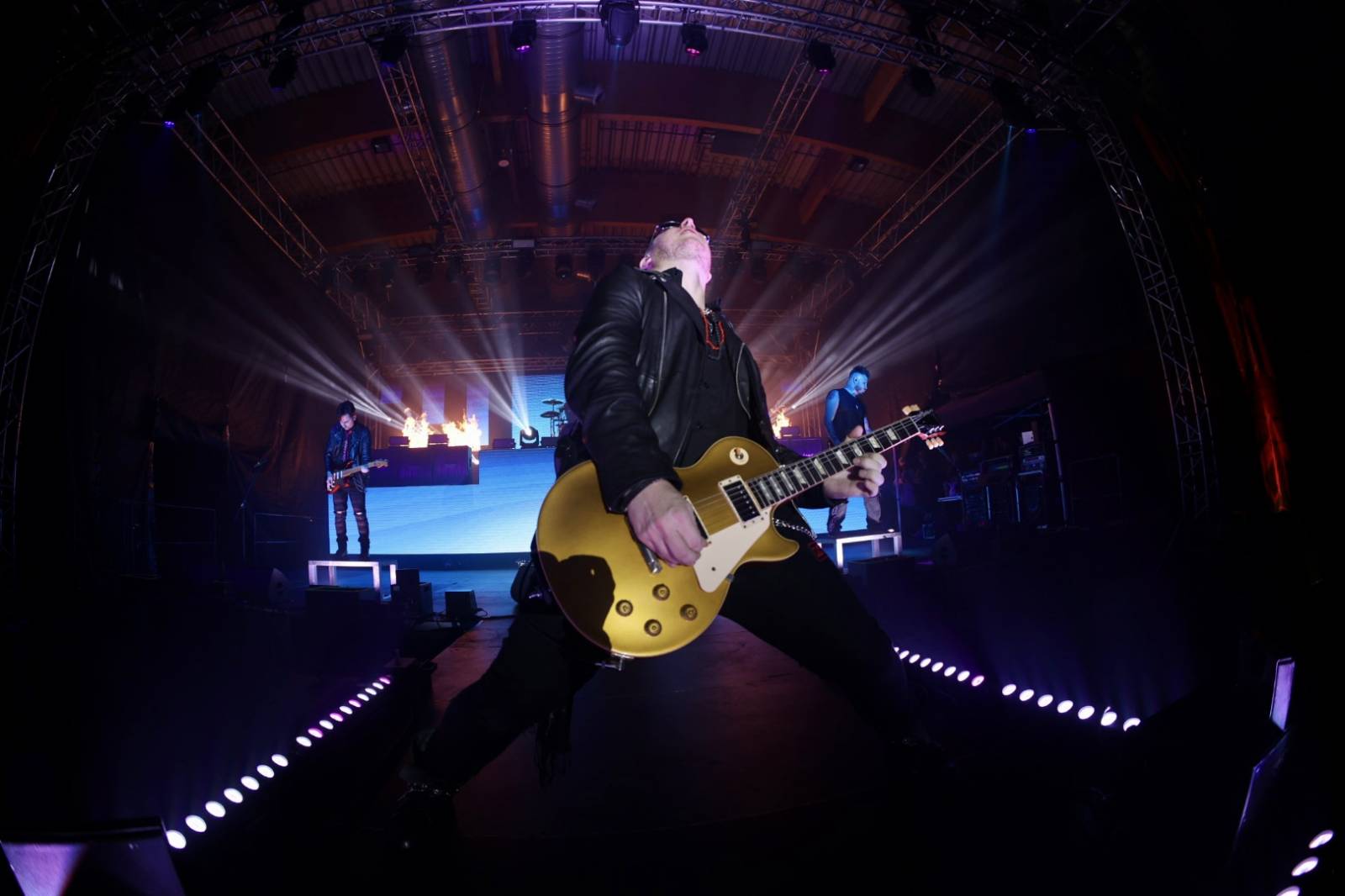 Ohnivá show i jiskry létající z kytar. Rybičky 48 zakončily letošní sezónu koncertem v Českých Budějovicích