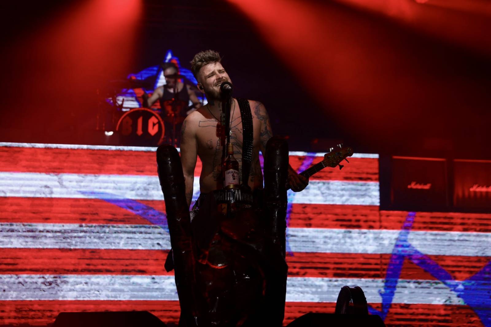 Ohnivá show i jiskry létající z kytar. Rybičky 48 zakončily letošní sezónu koncertem v Českých Budějovicích