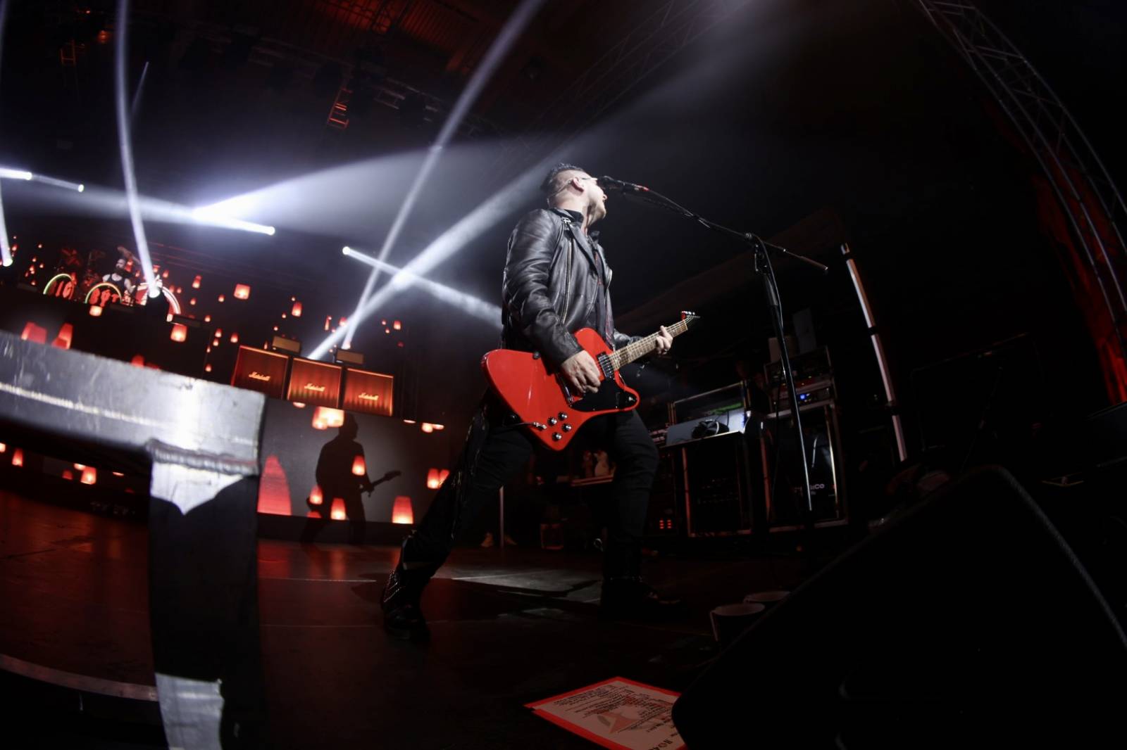 Ohnivá show i jiskry létající z kytar. Rybičky 48 zakončily letošní sezónu koncertem v Českých Budějovicích