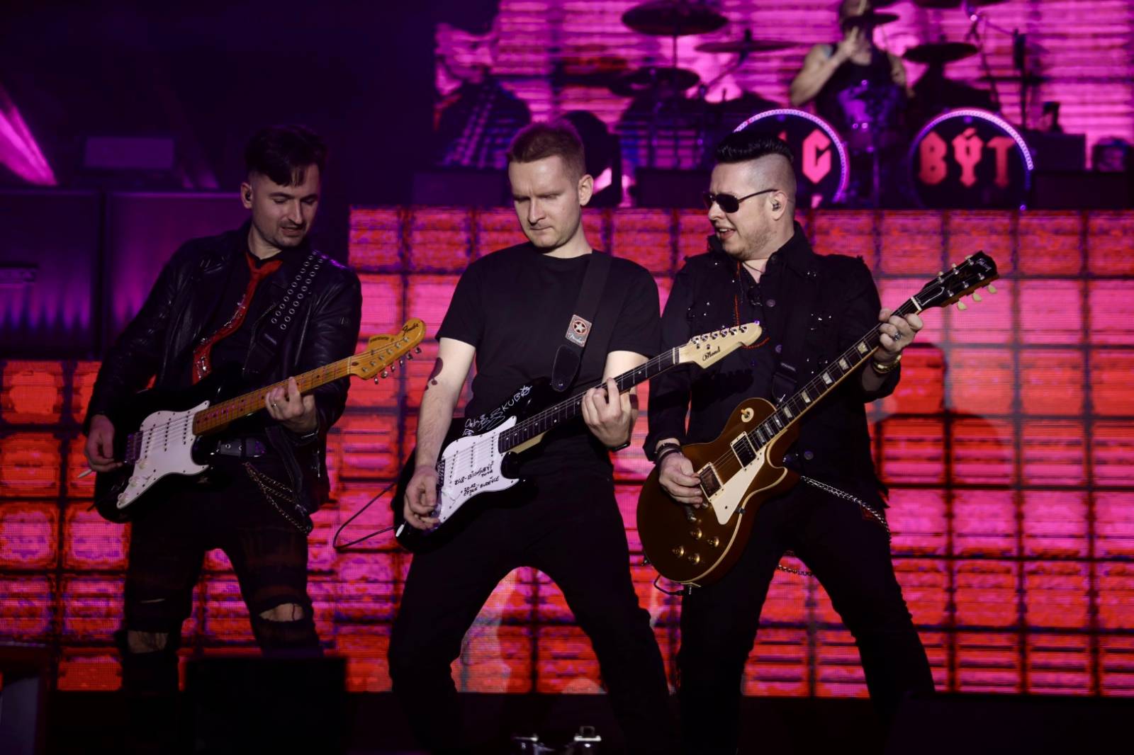 Ohnivá show i jiskry létající z kytar. Rybičky 48 zakončily letošní sezónu koncertem v Českých Budějovicích