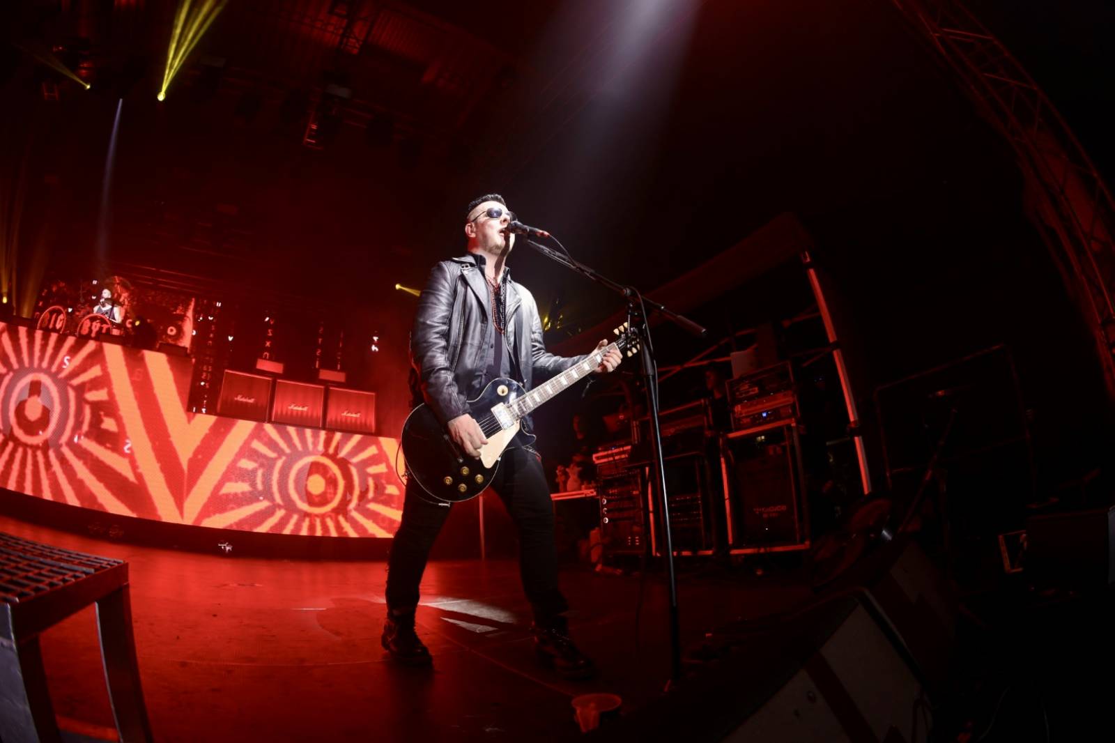 Ohnivá show i jiskry létající z kytar. Rybičky 48 zakončily letošní sezónu koncertem v Českých Budějovicích