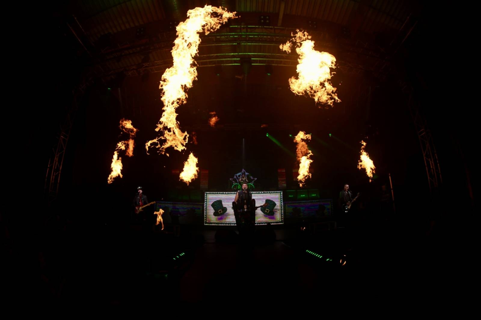 Ohnivá show i jiskry létající z kytar. Rybičky 48 zakončily letošní sezónu koncertem v Českých Budějovicích