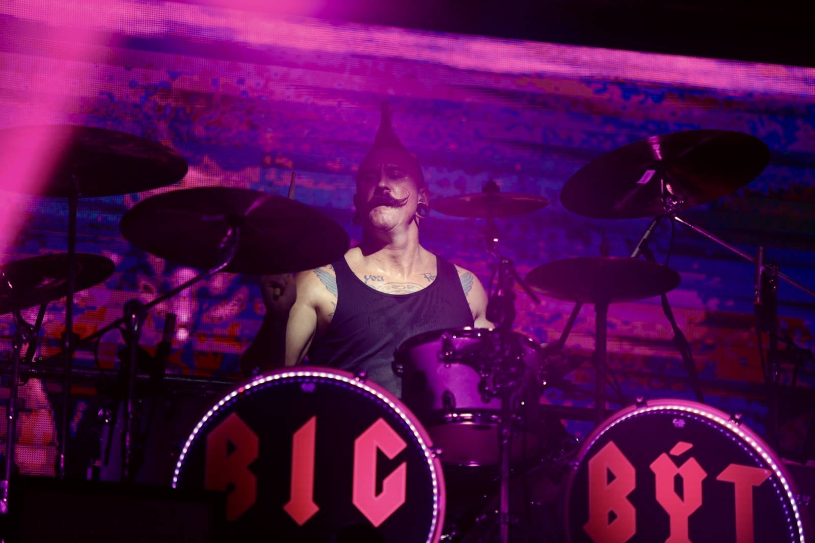 Ohnivá show i jiskry létající z kytar. Rybičky 48 zakončily letošní sezónu koncertem v Českých Budějovicích