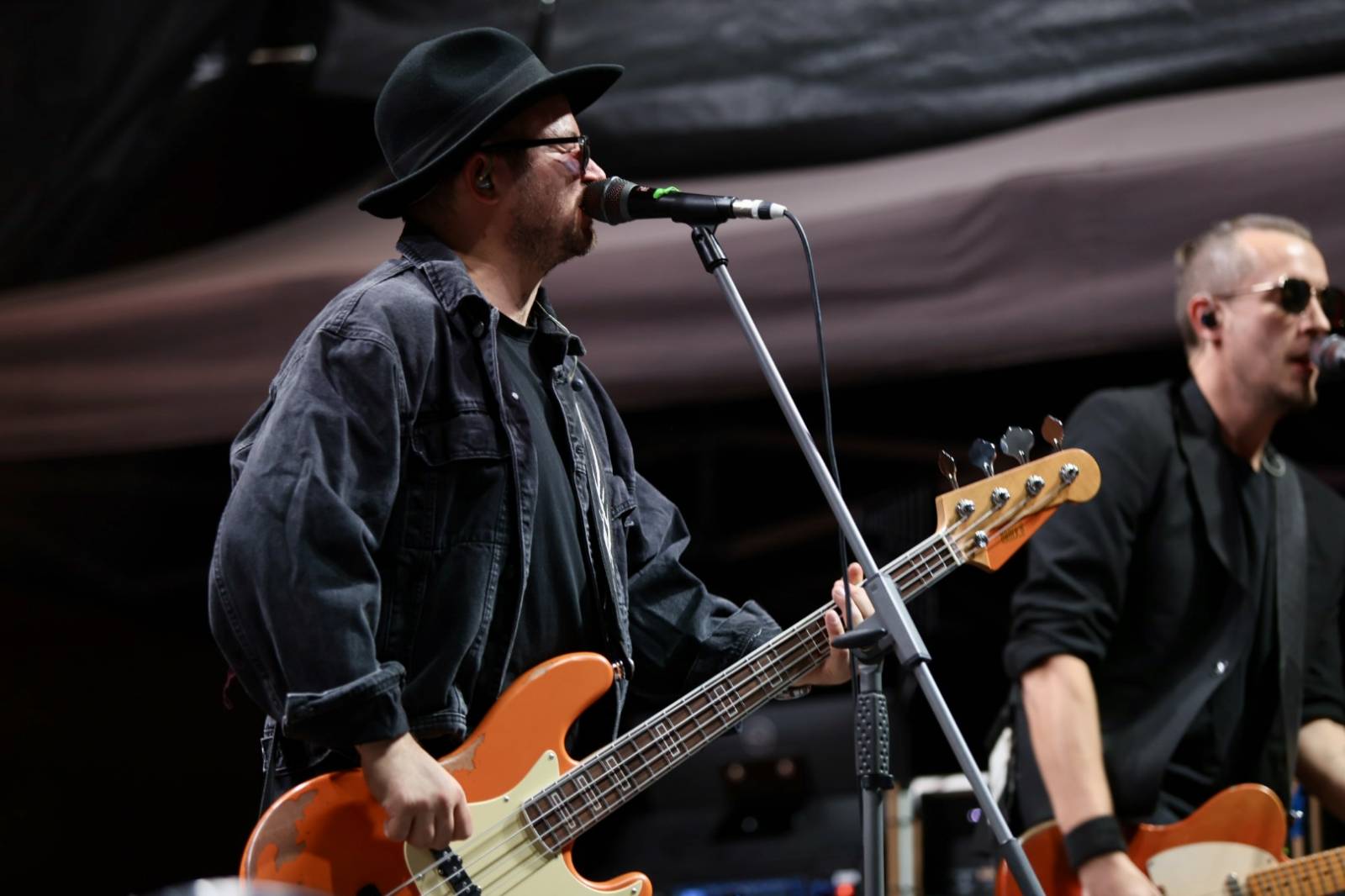 Ohnivá show i jiskry létající z kytar. Rybičky 48 zakončily letošní sezónu koncertem v Českých Budějovicích