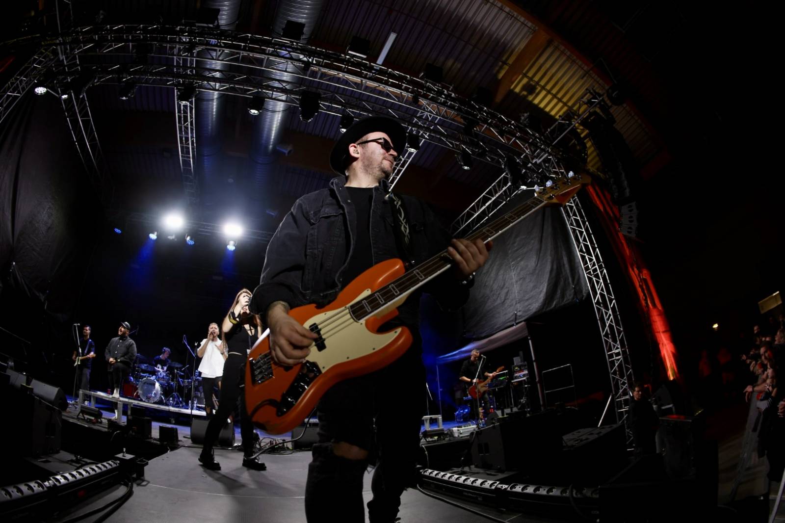 Ohnivá show i jiskry létající z kytar. Rybičky 48 zakončily letošní sezónu koncertem v Českých Budějovicích