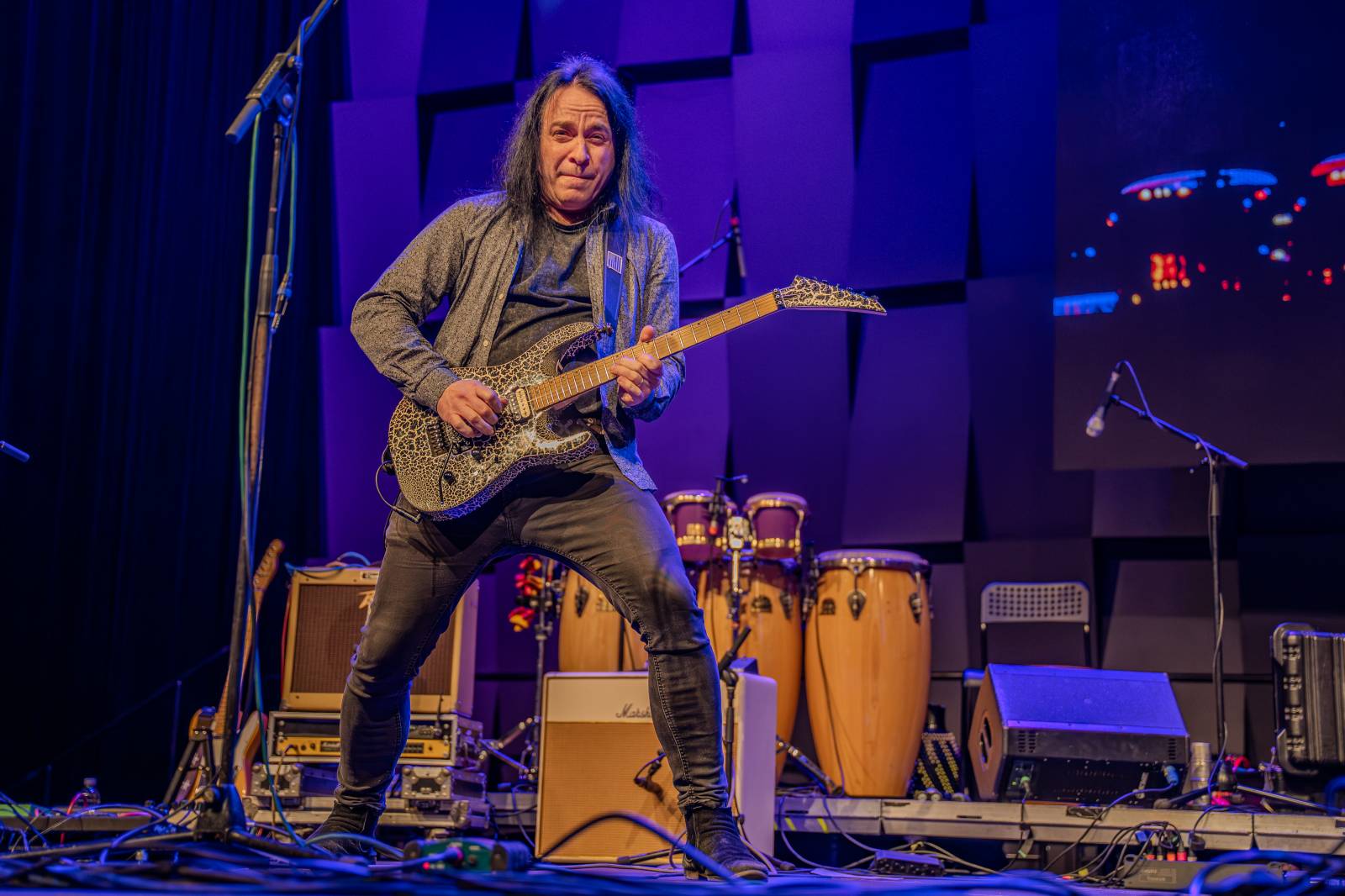 Michal Prokop učaroval Foru Karlín a převzal si platinovou desku za album Ostraka