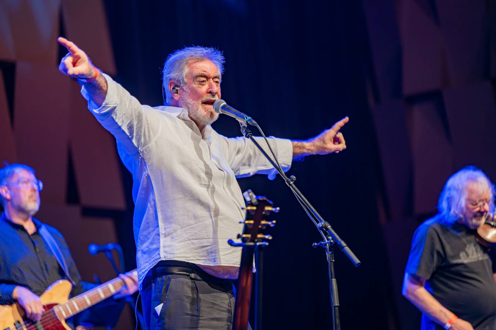 Michal Prokop učaroval Foru Karlín a převzal si platinovou desku za album Ostraka