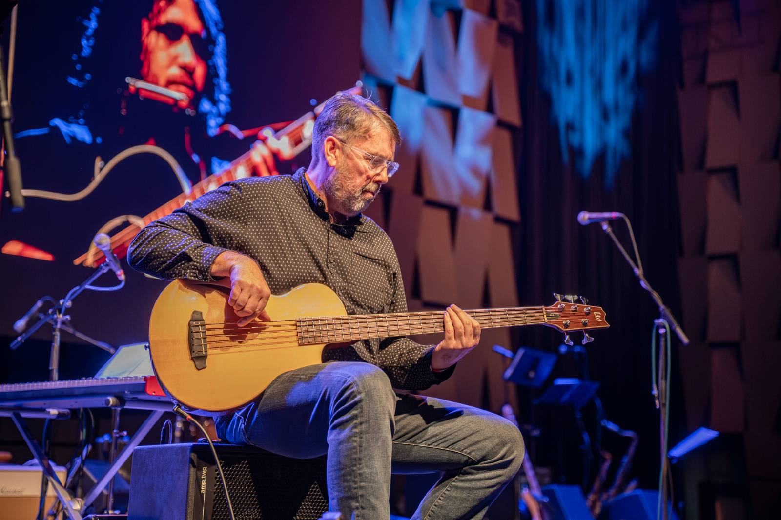 Michal Prokop učaroval Foru Karlín a převzal si platinovou desku za album Ostraka