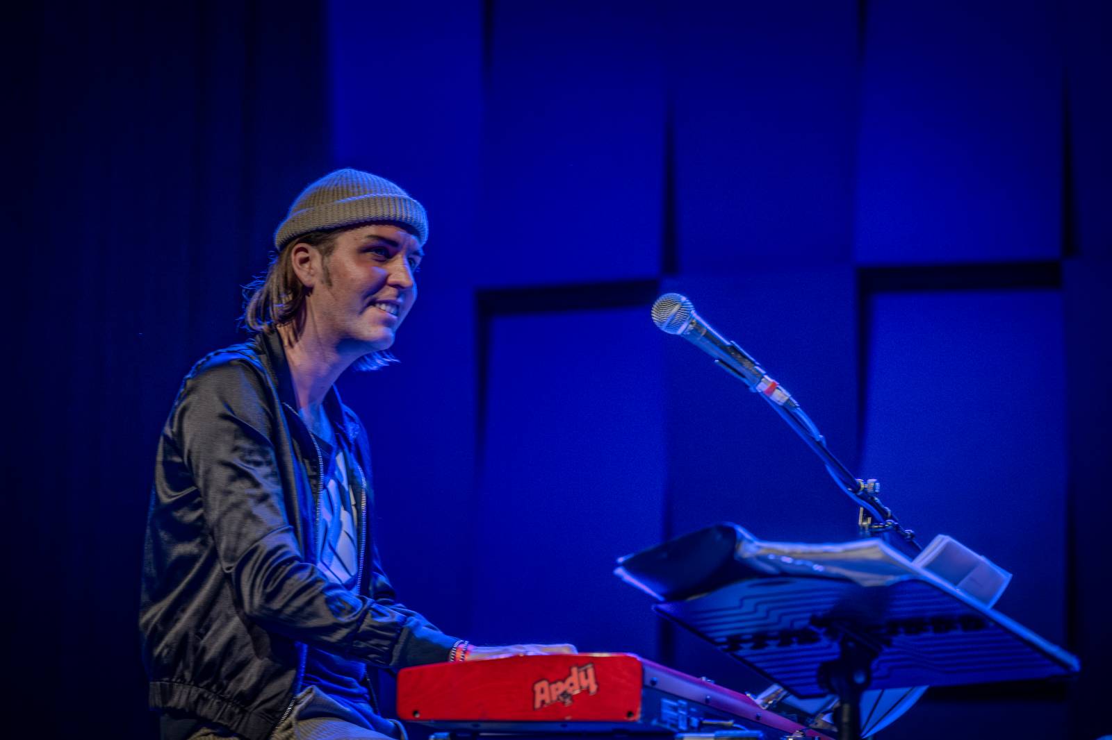 Michal Prokop učaroval Foru Karlín a převzal si platinovou desku za album Ostraka