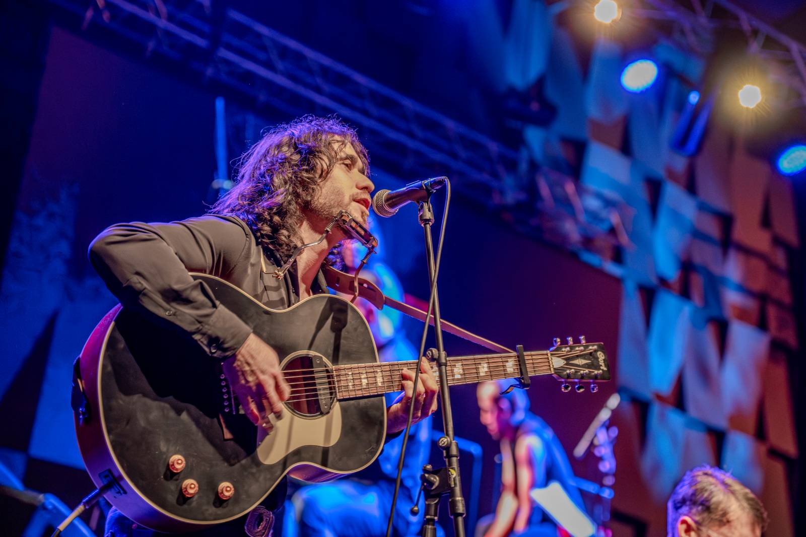 Michal Prokop učaroval Foru Karlín a převzal si platinovou desku za album Ostraka