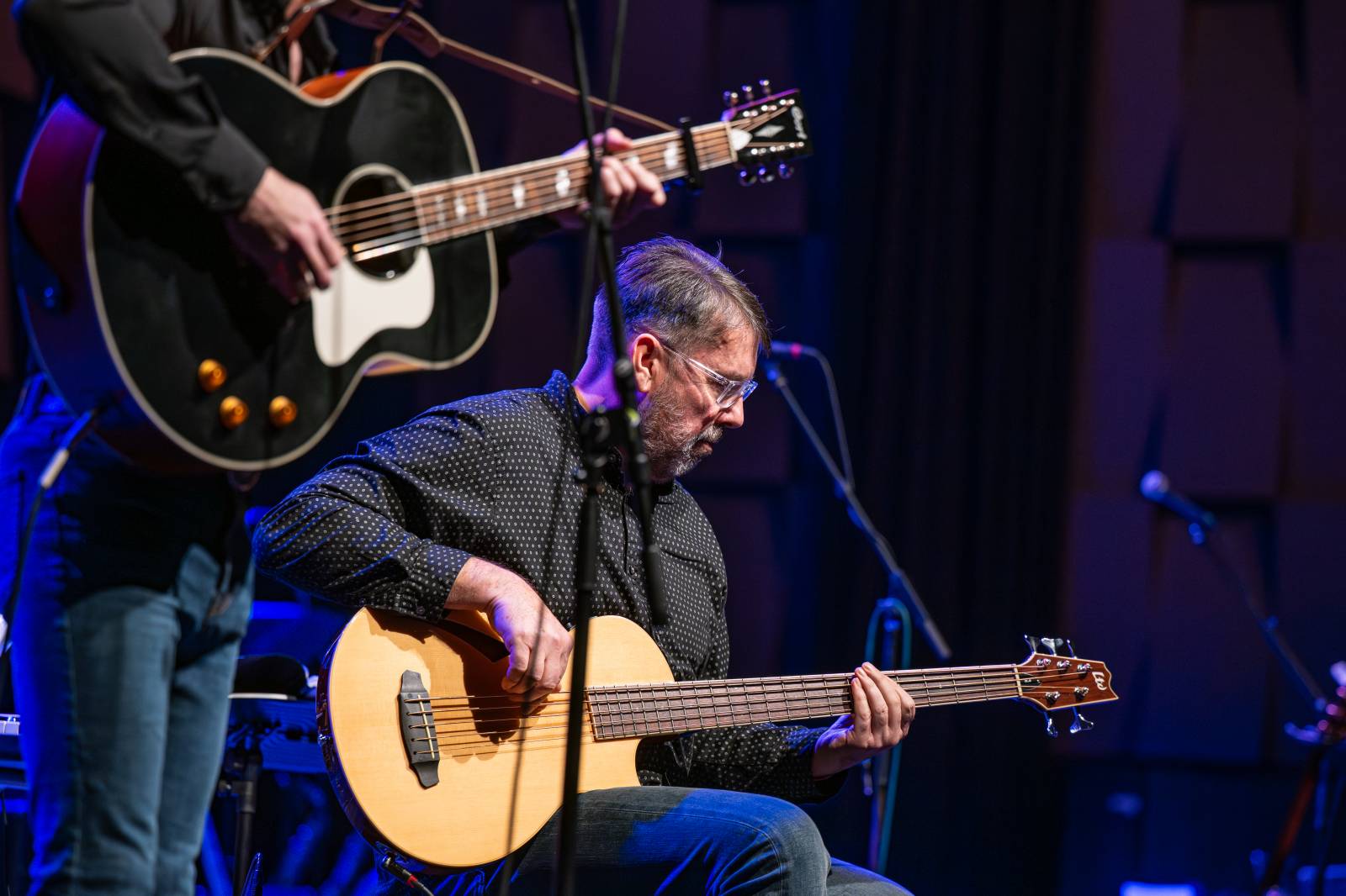 Michal Prokop učaroval Foru Karlín a převzal si platinovou desku za album Ostraka