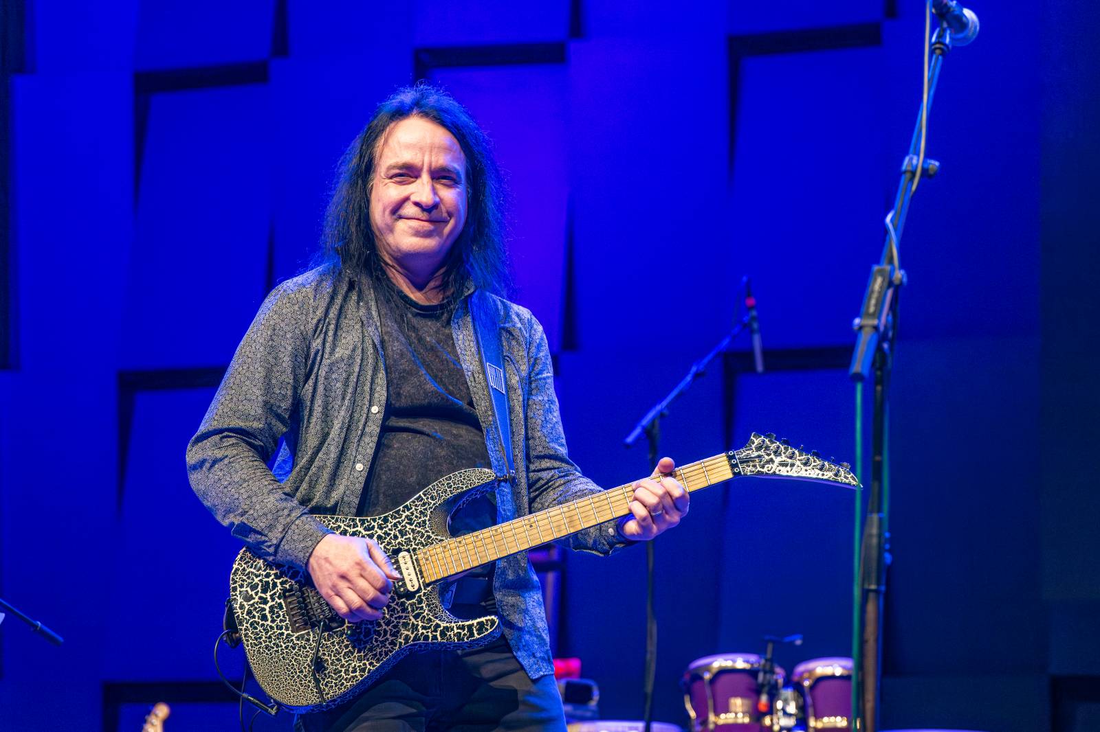 Michal Prokop učaroval Foru Karlín a převzal si platinovou desku za album Ostraka