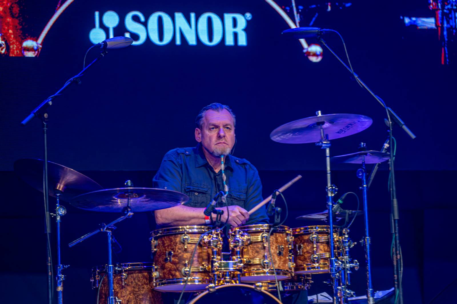 Michal Prokop učaroval Foru Karlín a převzal si platinovou desku za album Ostraka