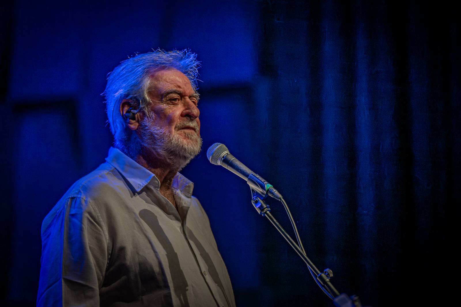 Michal Prokop učaroval Foru Karlín a převzal si platinovou desku za album Ostraka