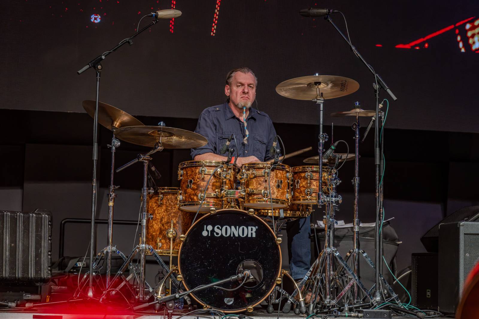 Michal Prokop učaroval Foru Karlín a převzal si platinovou desku za album Ostraka