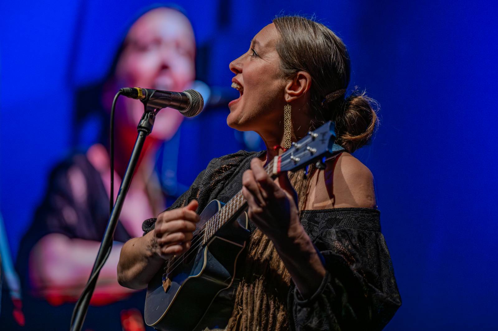 Michal Prokop učaroval Foru Karlín a převzal si platinovou desku za album Ostraka