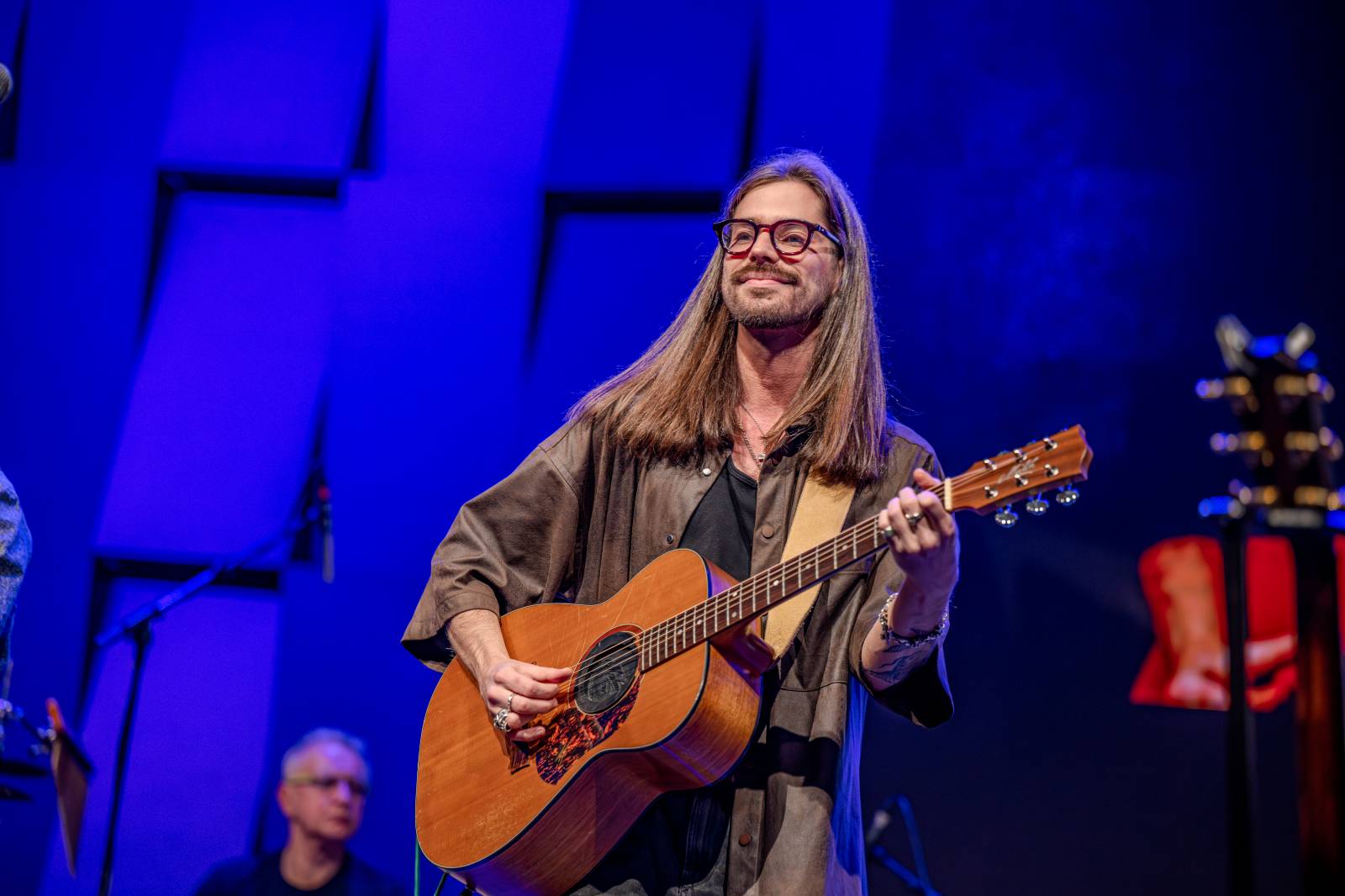 Michal Prokop učaroval Foru Karlín a převzal si platinovou desku za album Ostraka