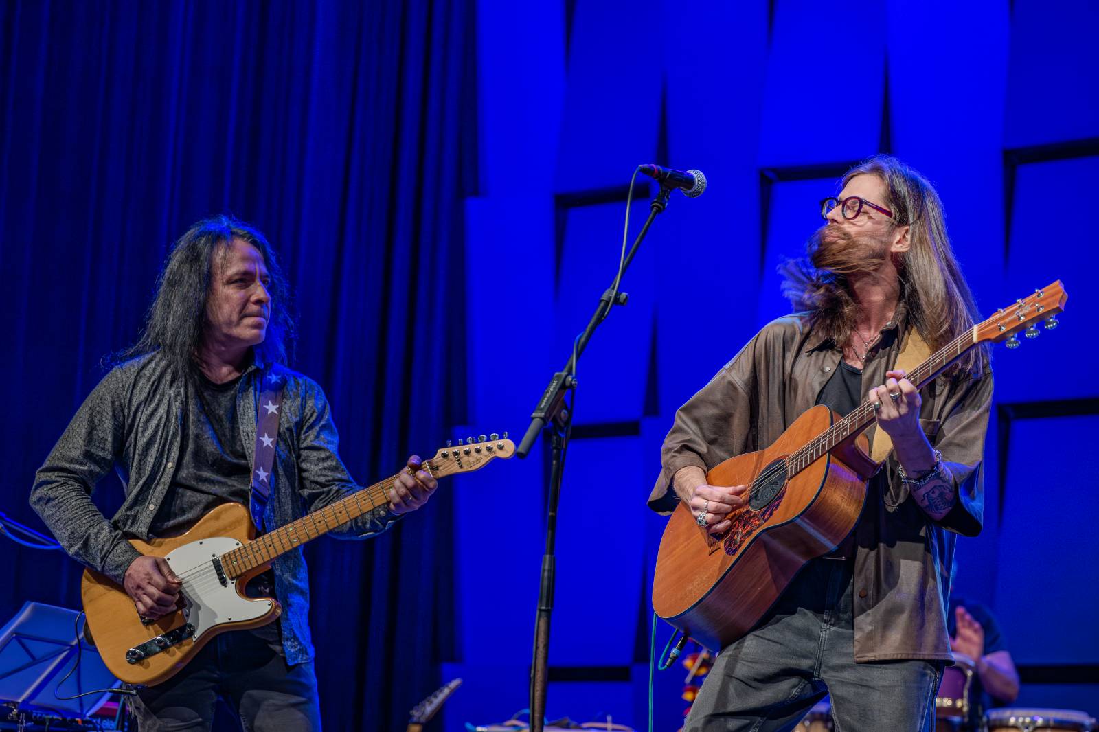 Michal Prokop učaroval Foru Karlín a převzal si platinovou desku za album Ostraka