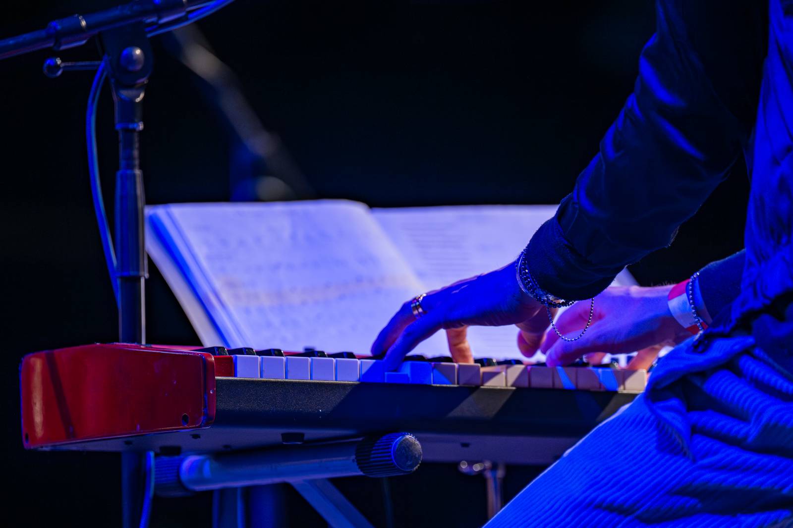 Michal Prokop učaroval Foru Karlín a převzal si platinovou desku za album Ostraka