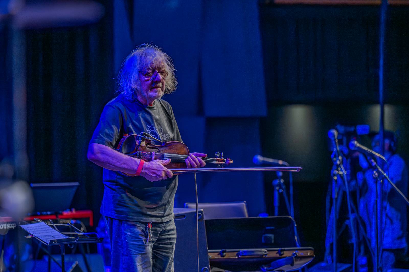 Michal Prokop učaroval Foru Karlín a převzal si platinovou desku za album Ostraka