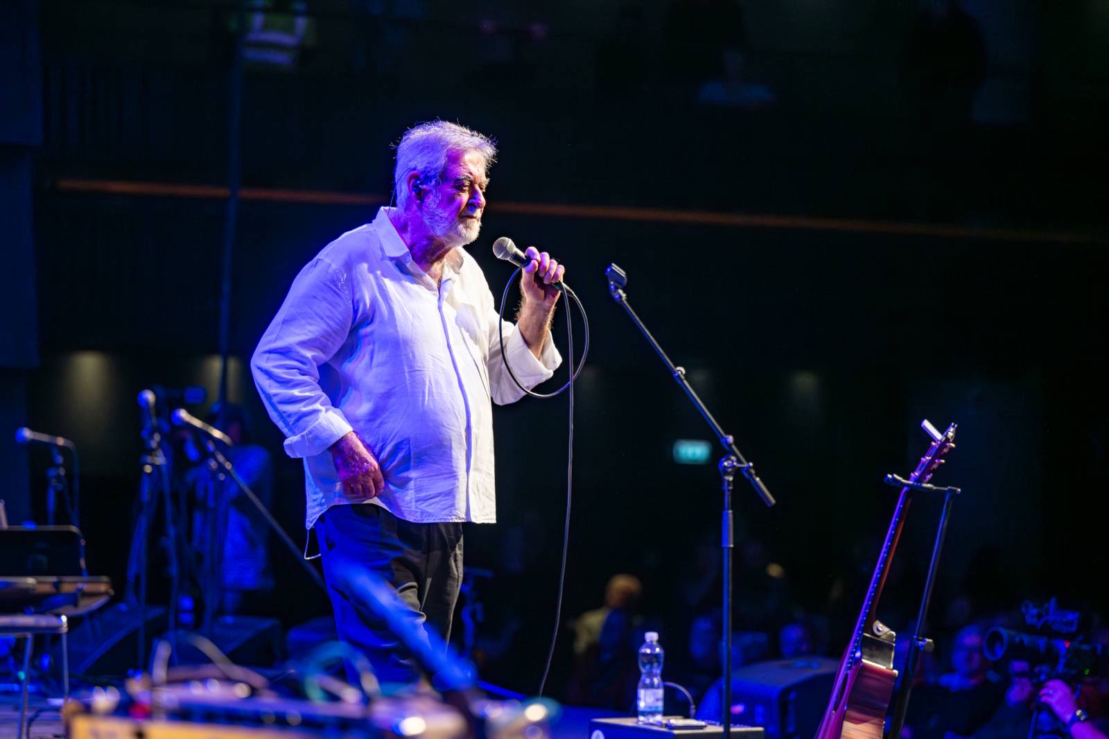 Michal Prokop učaroval Foru Karlín a převzal si platinovou desku za album Ostraka