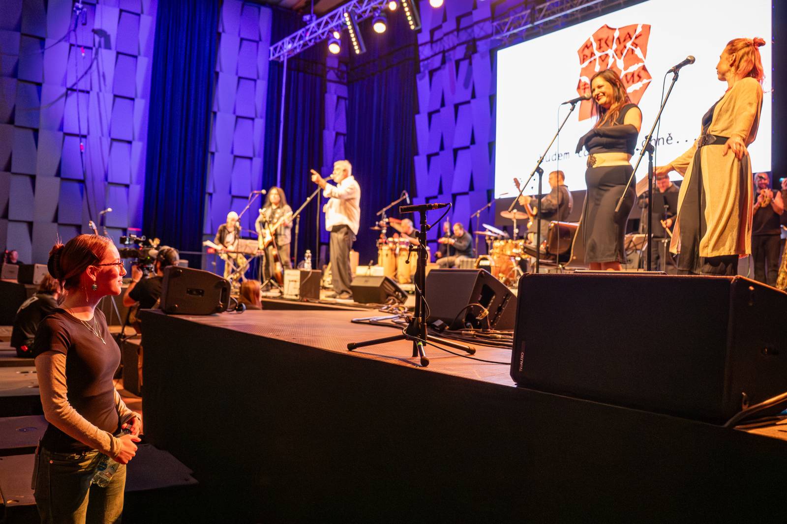 Michal Prokop učaroval Foru Karlín a převzal si platinovou desku za album Ostraka