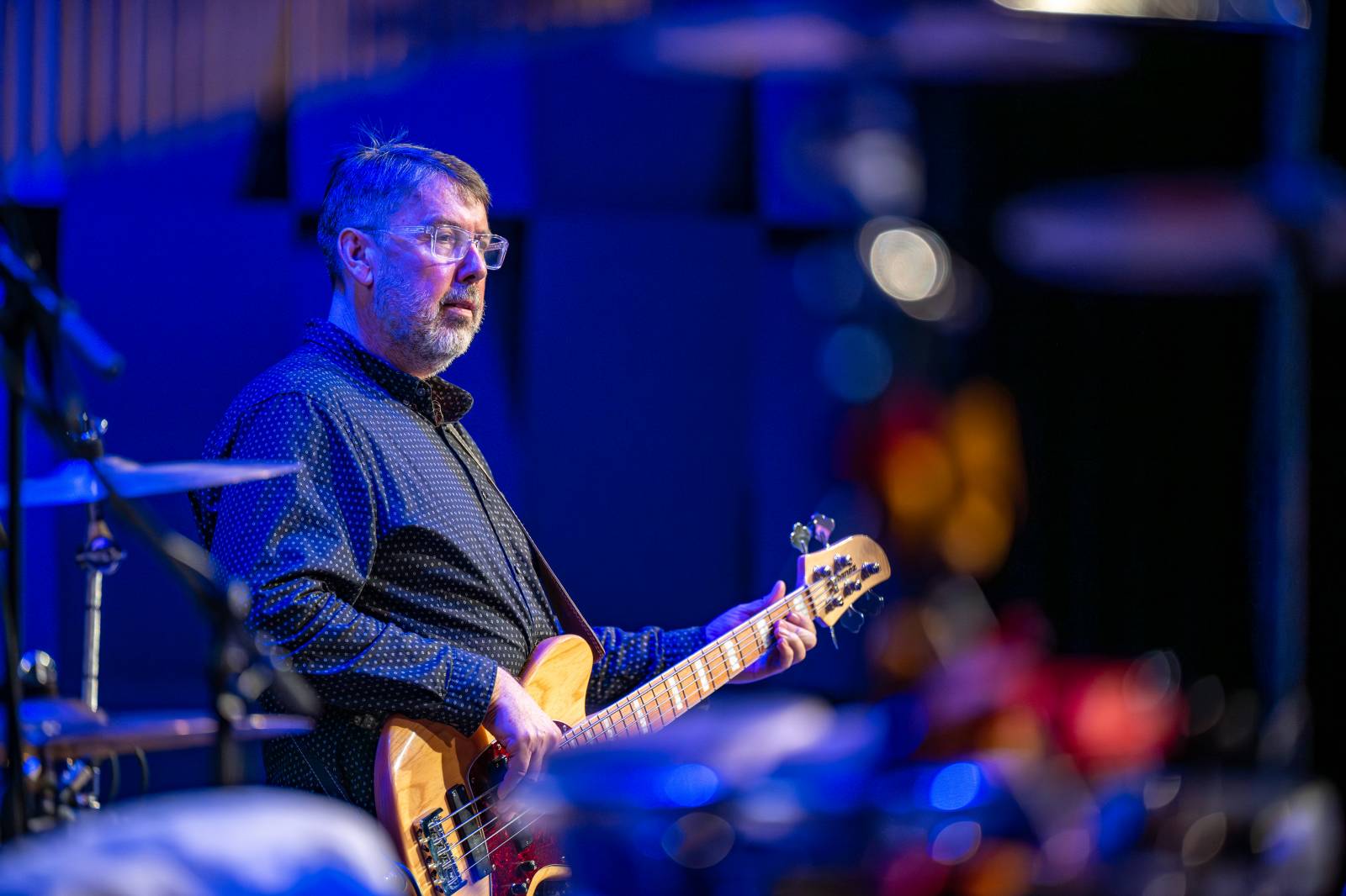 Michal Prokop učaroval Foru Karlín a převzal si platinovou desku za album Ostraka