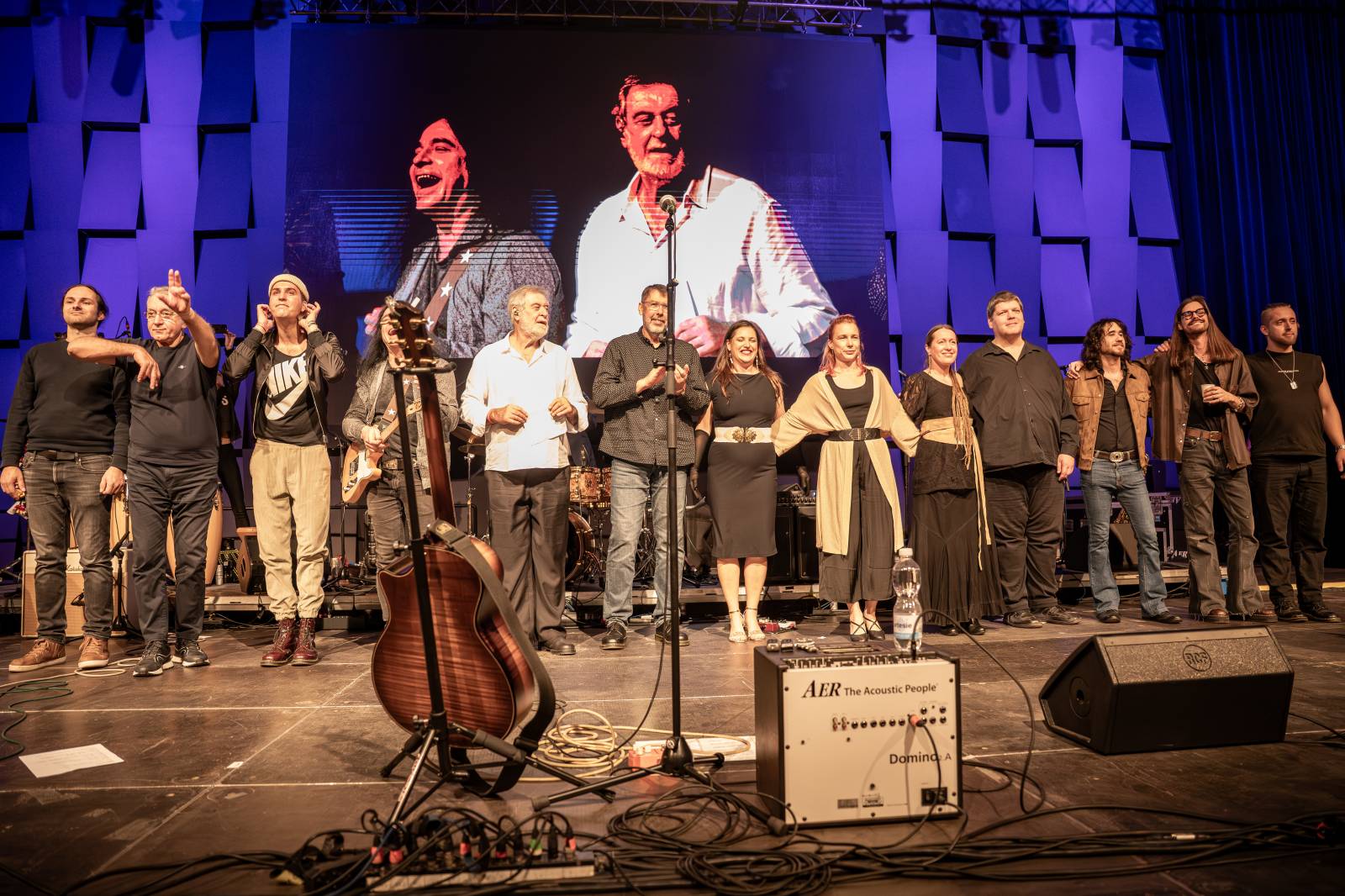 Michal Prokop učaroval Foru Karlín a převzal si platinovou desku za album Ostraka