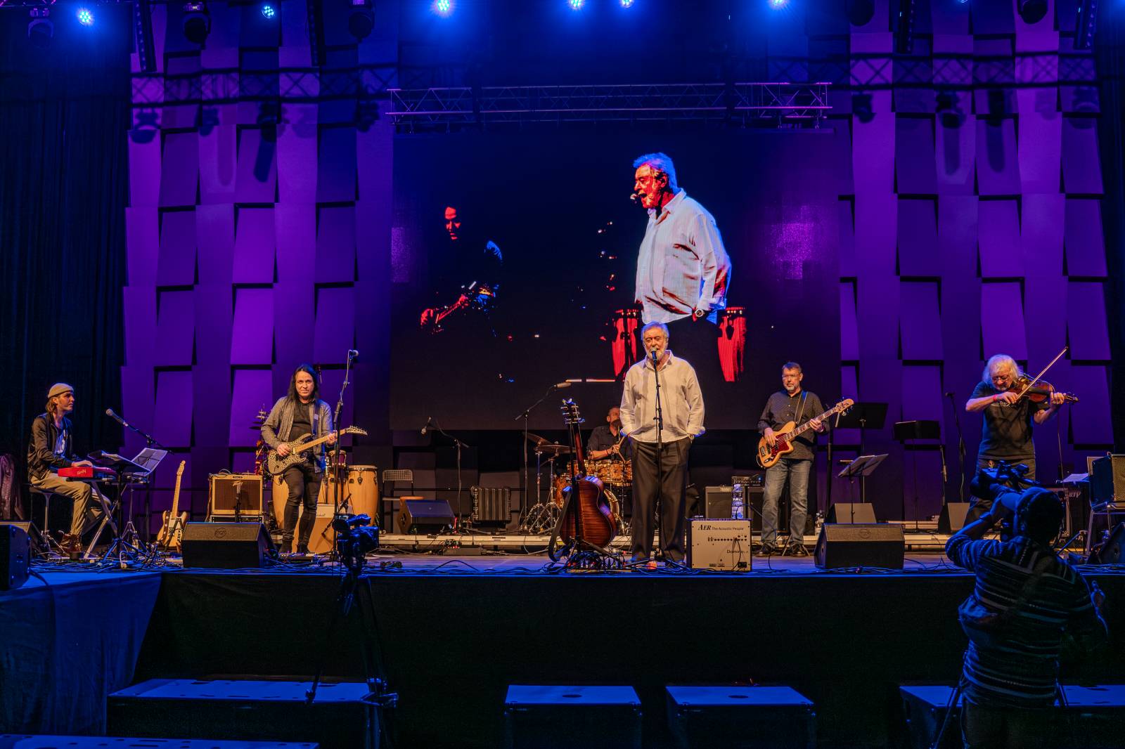 Michal Prokop učaroval Foru Karlín a převzal si platinovou desku za album Ostraka