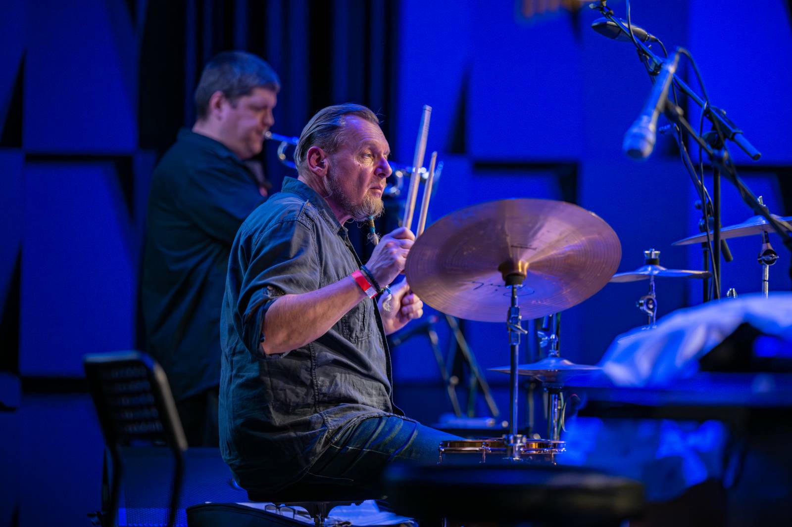 Michal Prokop učaroval Foru Karlín a převzal si platinovou desku za album Ostraka