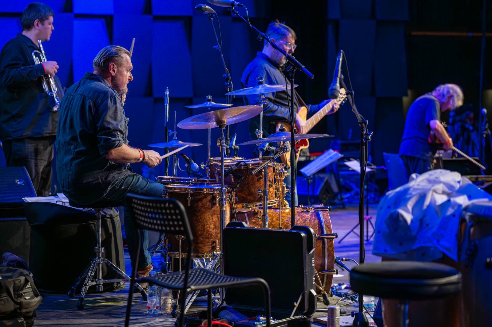 Michal Prokop učaroval Foru Karlín a převzal si platinovou desku za album Ostraka