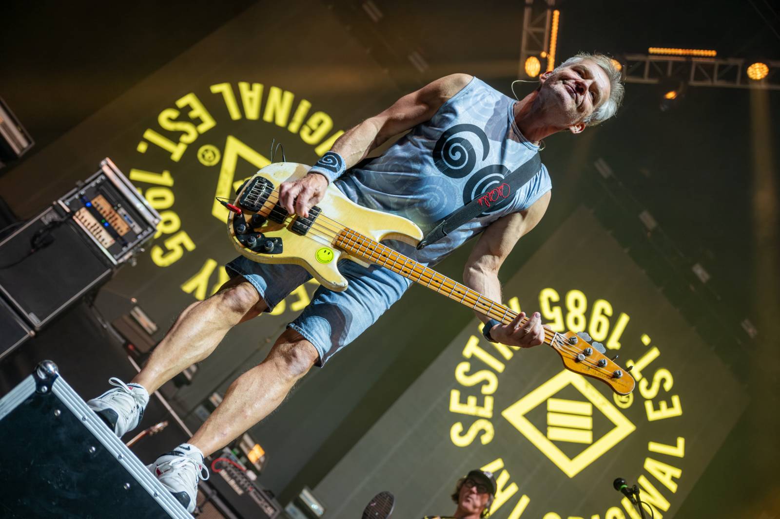 Tři sestry a Trautenberk rozjeli v O2 areně zatraceně dobrý večírek. Pilo se a tančilo na pódiu i pod ním