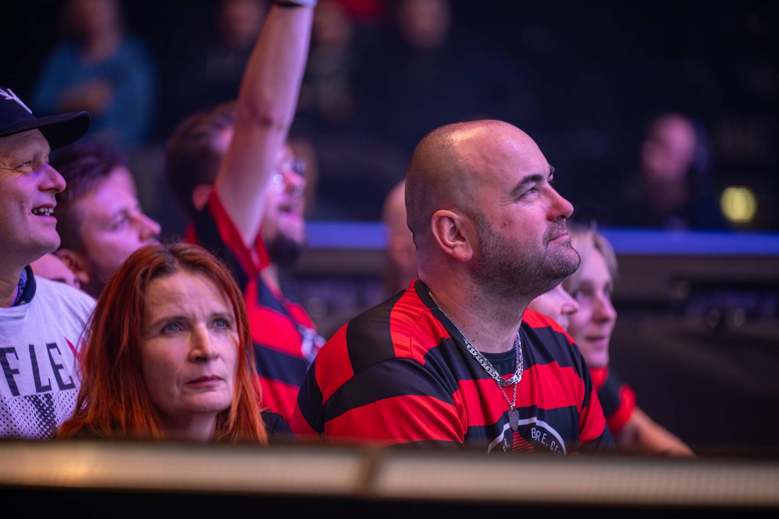 Tři sestry a Trautenberk rozjeli v O2 areně zatraceně dobrý večírek. Pilo se a tančilo na pódiu i pod ním