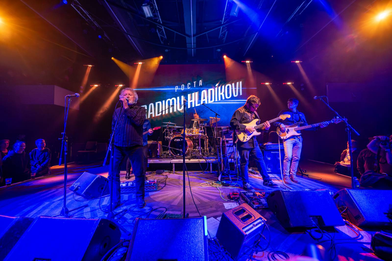 Přátelé vzdali hold Radimu Hladíkovi. Lucerna Music Barem zněly hity The Matadors i Blue Effectu