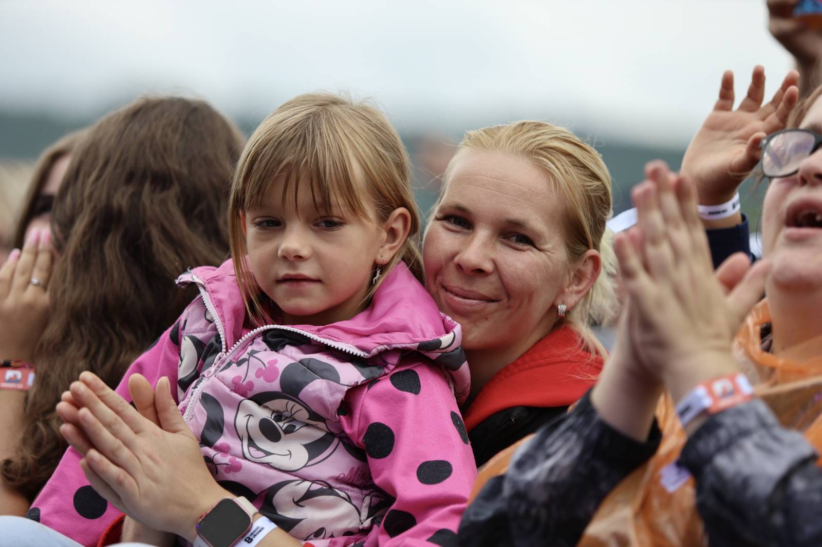 Rok 2025 objektivem fotografů | David Zámečník si užil focení Lucie v O2 areně nebo Škworu v menším O2 universu. Byl i na Hradech CZ