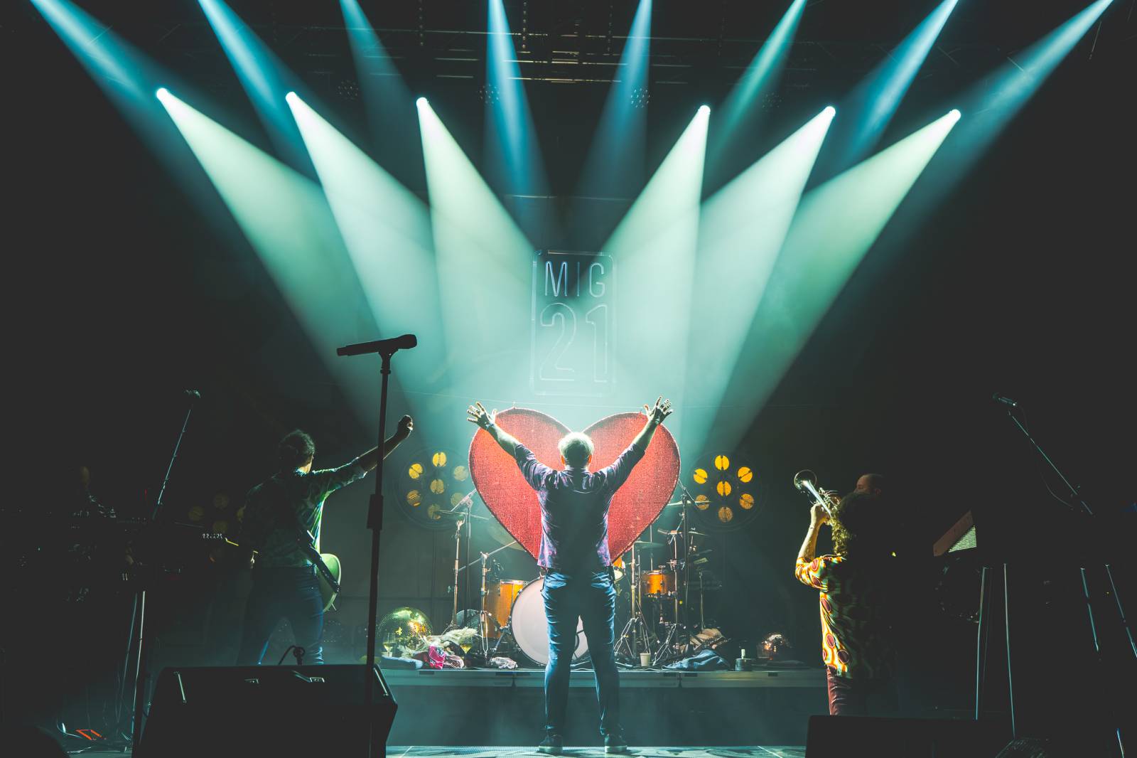 Rok 2025 objektivem fotografů | St. Vincent, Royal Republic i Halflive. To byla koncertní sezóna Jany Braunové