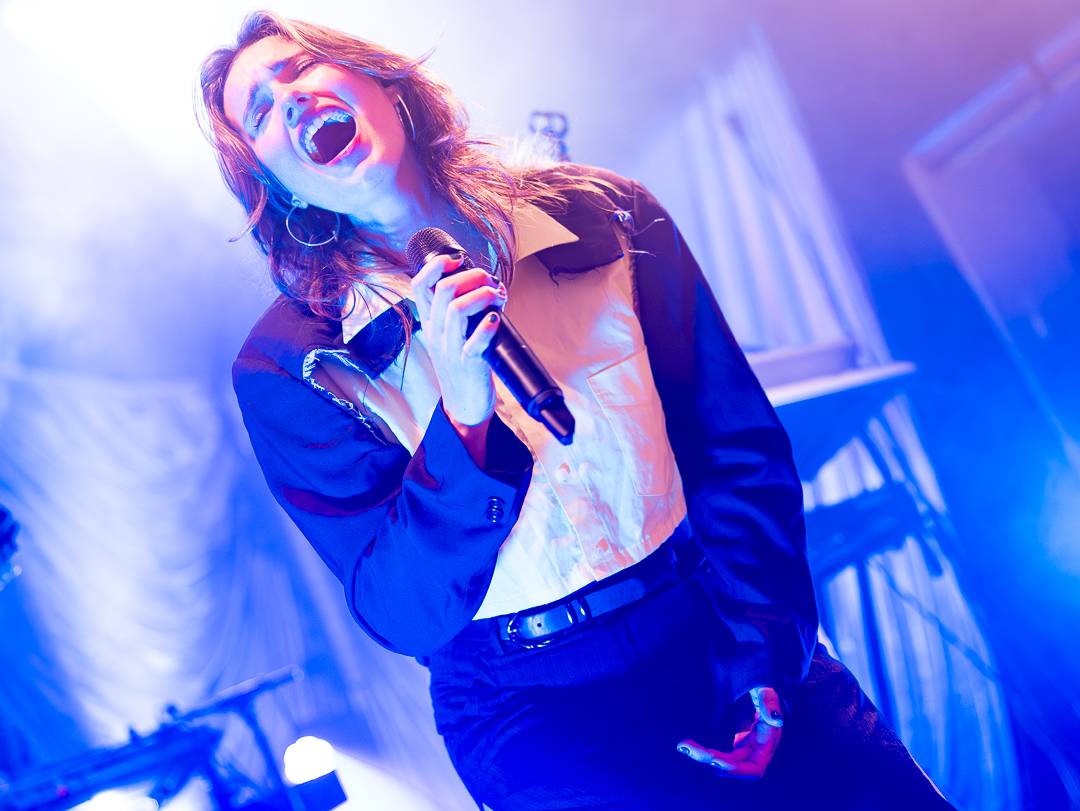 Rok 2025 objektivem fotografů | St. Vincent, Royal Republic i Halflive. To byla koncertní sezóna Jany Braunové