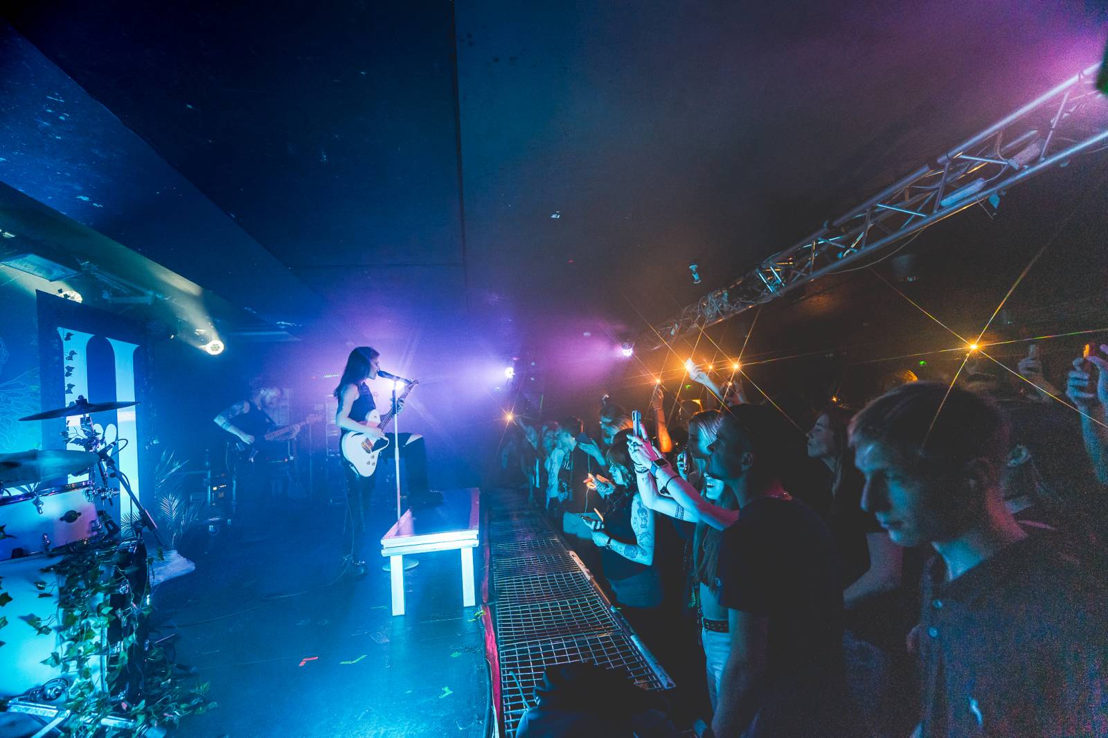 Rok 2025 objektivem fotografů | St. Vincent, Royal Republic i Halflive. To byla koncertní sezóna Jany Braunové