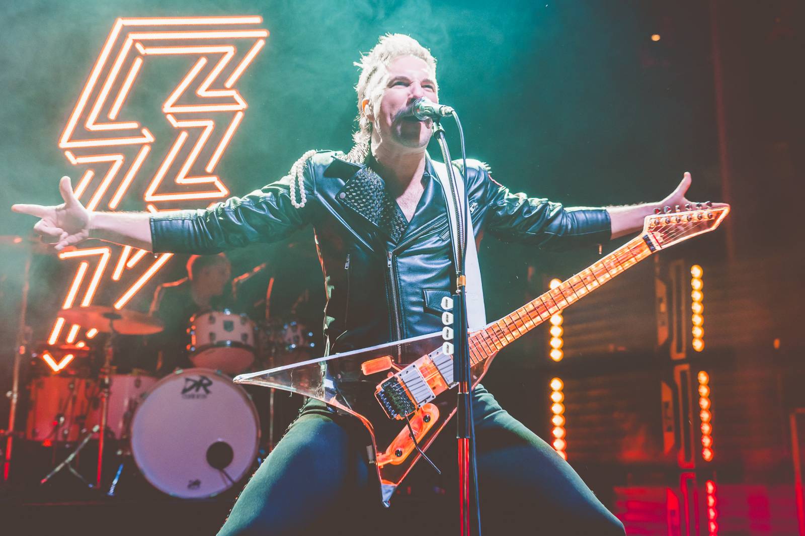 Rok 2025 objektivem fotografů | St. Vincent, Royal Republic i Halflive. To byla koncertní sezóna Jany Braunové