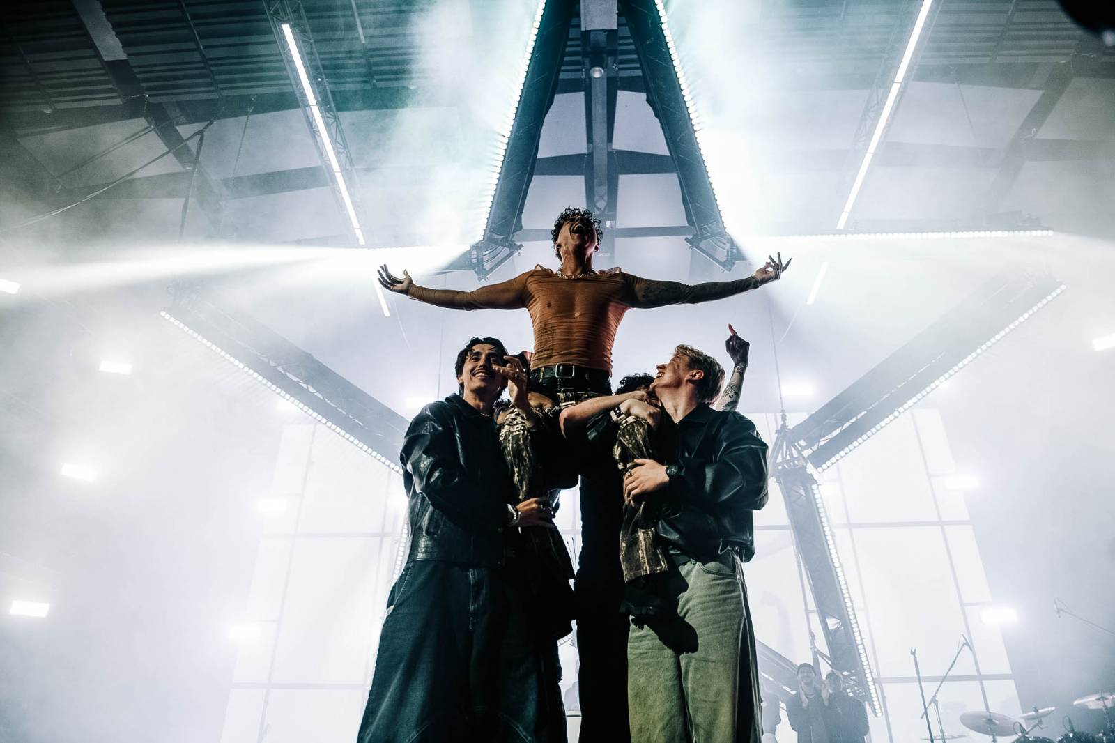 Rok 2025 objektivem fotografů | Iveta Valentová zachytila Bena Cristovao v Edenu i rozhovory s Martinem Chobotem, Renne Dangem a Slavíčkem