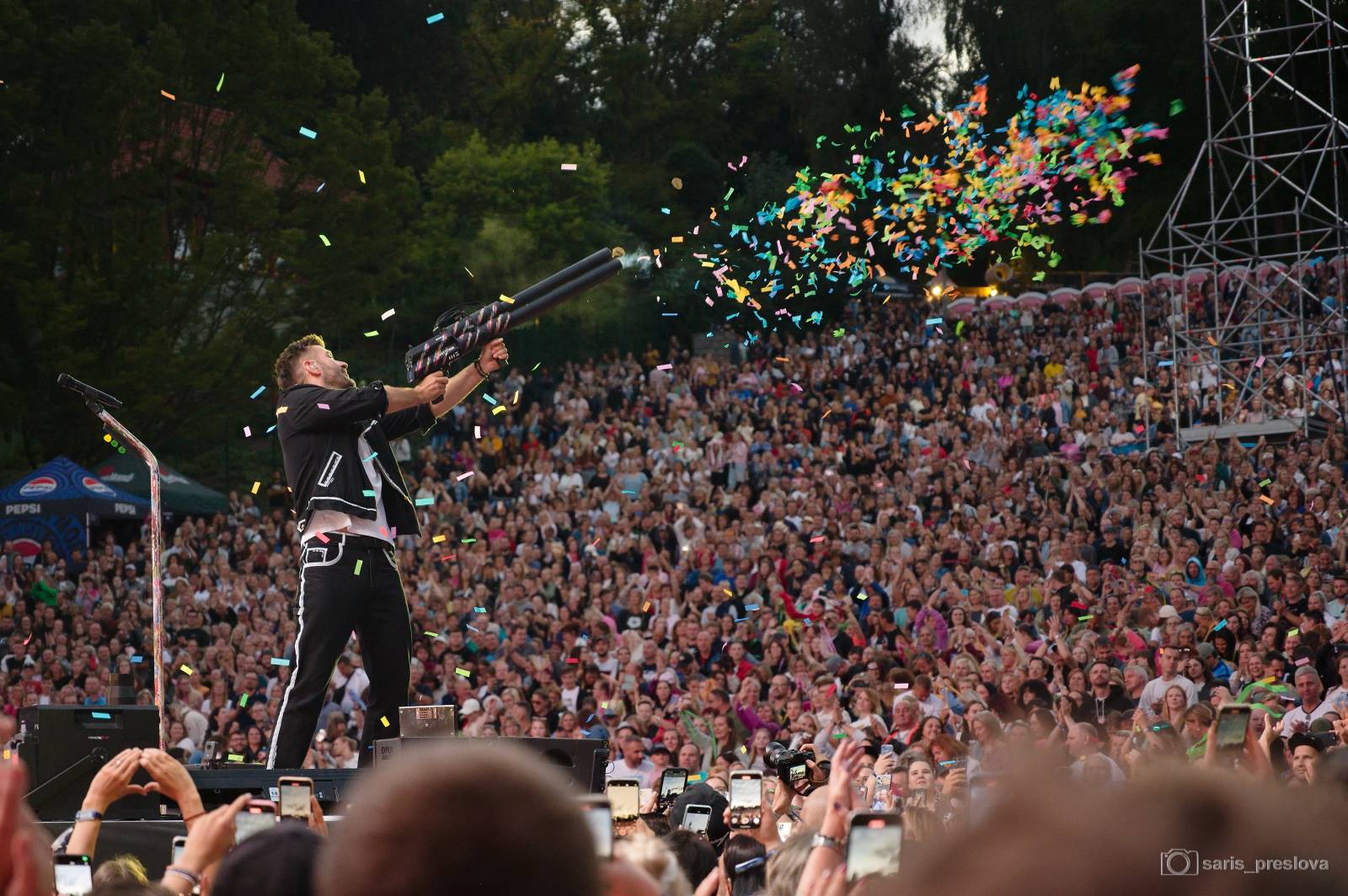 Rok 2025 objektivem fotografů | Rybičky 48, Žebřík, Marek Ztracený, Olympic i Pekelný ostrov pohledem Šárky Preslové