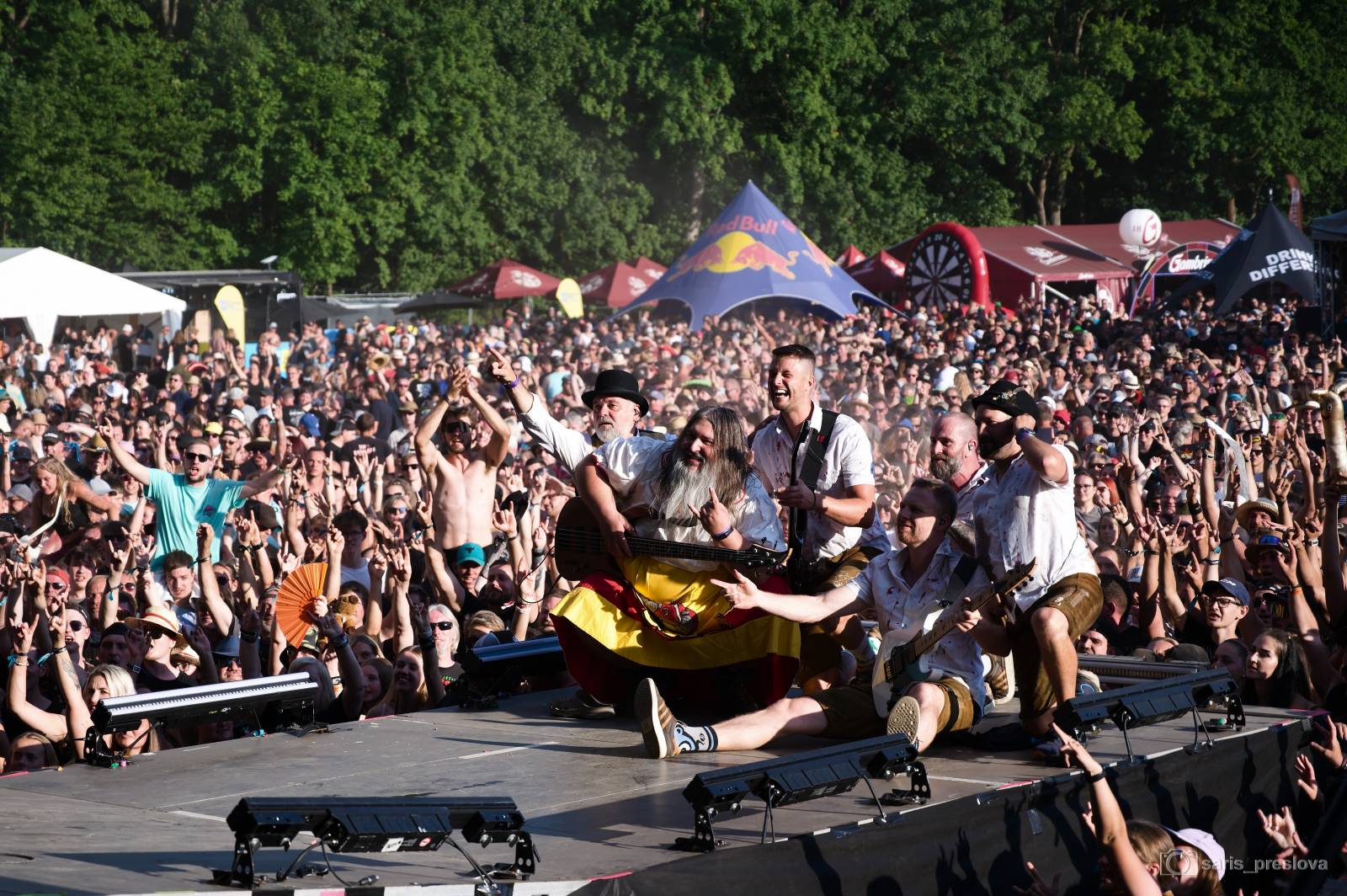 Rok 2025 objektivem fotografů | Rybičky 48, Žebřík, Marek Ztracený, Olympic i Pekelný ostrov pohledem Šárky Preslové