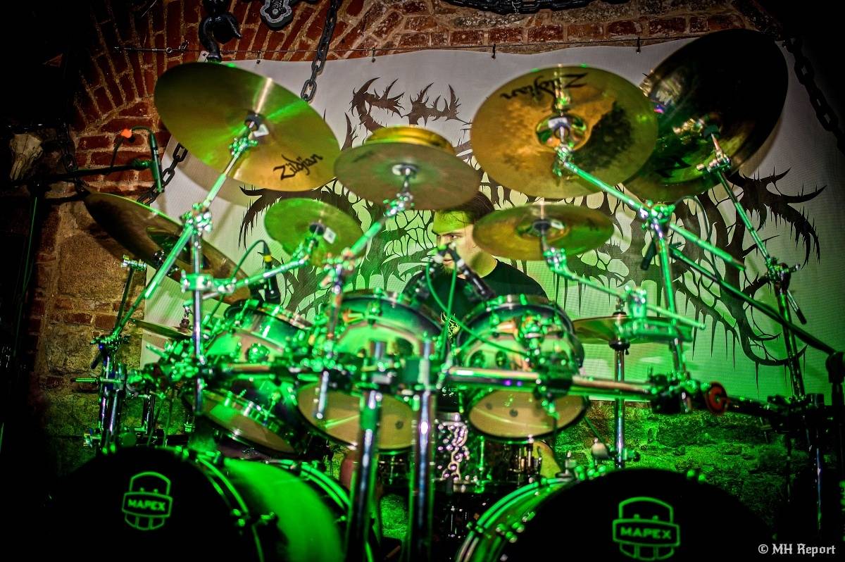 Search & Destroy ovládli Parlament Club. Koncert měl i narozeninový náboj